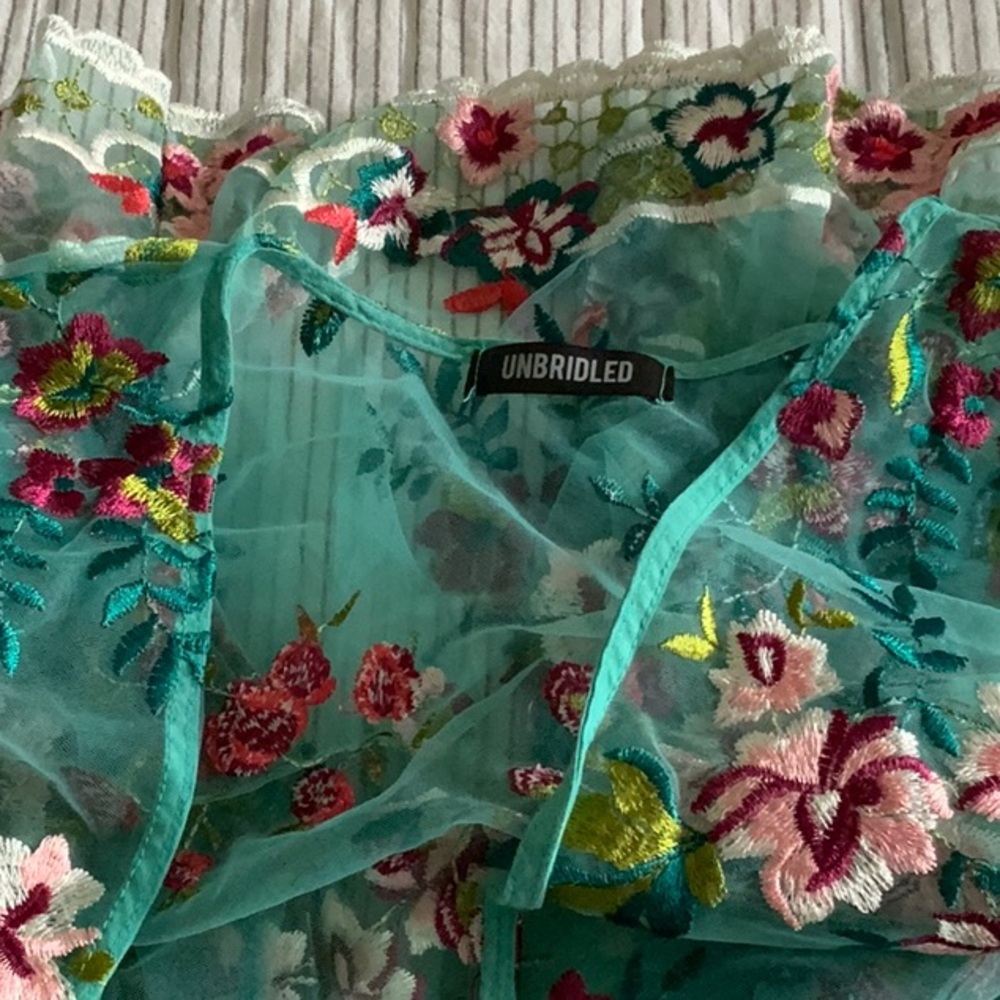 Women’s embroidered Coverup/Duster. Size Large, Teal, Shades of Pink, Stunning! - Picture 5 of 6